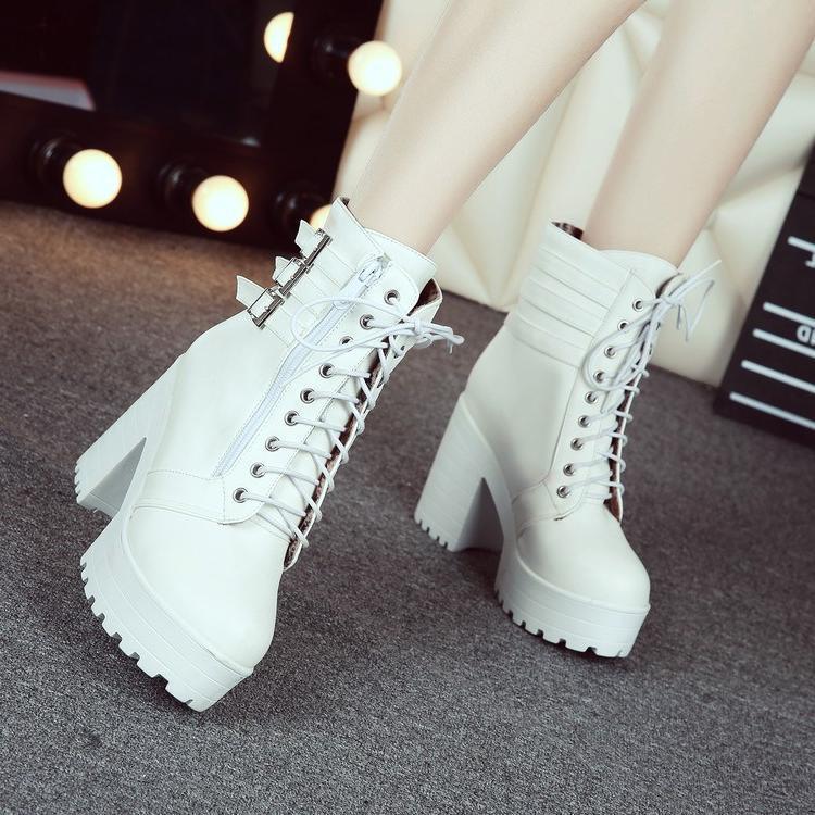 Elegante Kurzstiefel mit Blockabsatz – Wildleder Edition